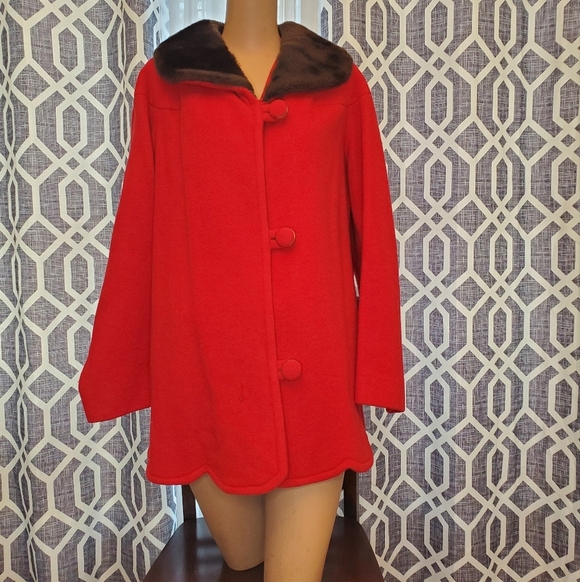 Jackets & Blazers - ❤️Host Pick❤️Vintage Gorgeous Red Coat